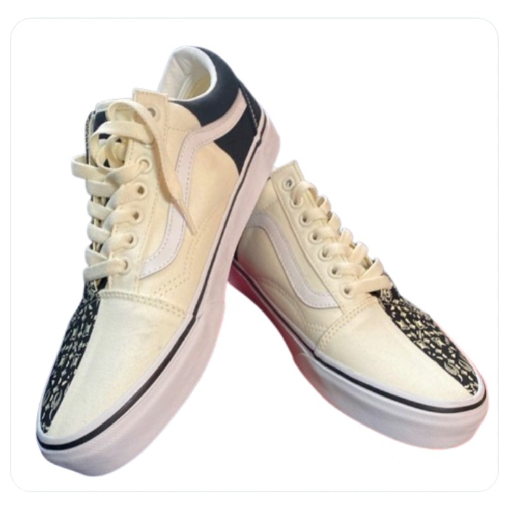 🔥🔥Size 8.5 - VANS Classic Black/ White 751505